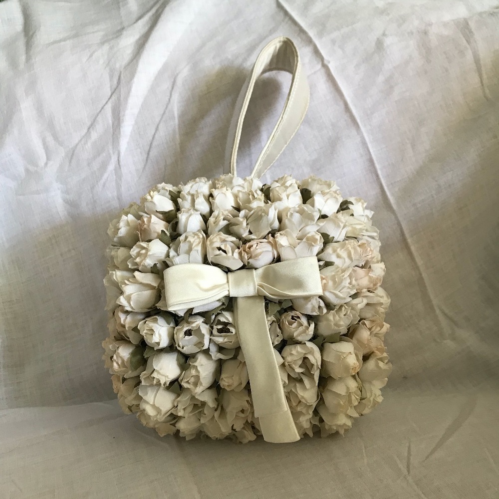 Challoner White, Rose-covered small change purse